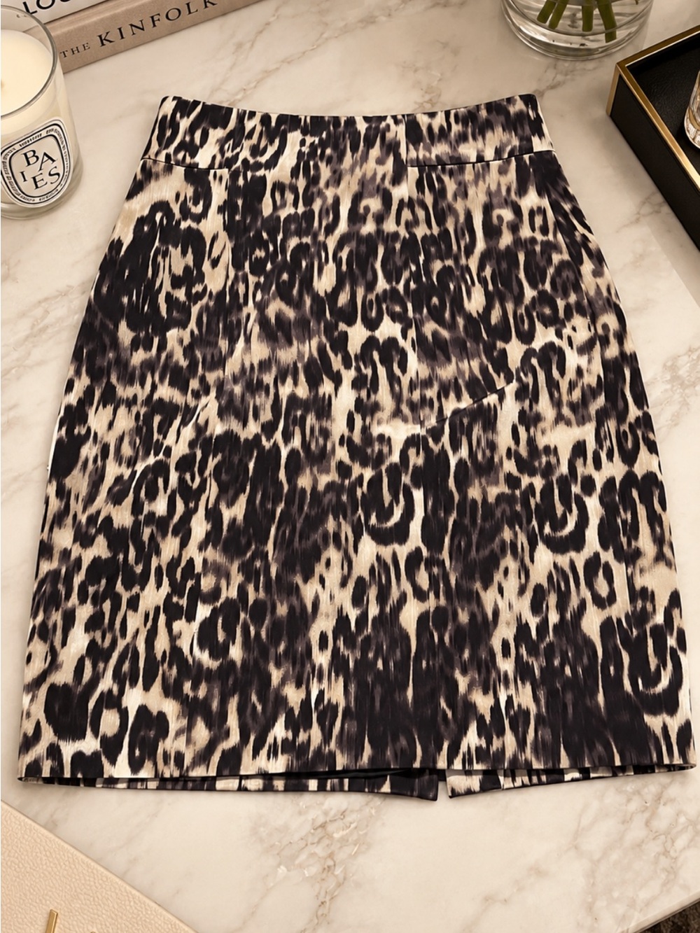 Elie Tahari Leopard-Print Pencil Skirt in Black and Cream Silk Size 4